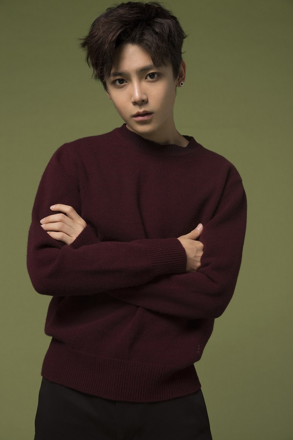 超能少年侯明昊寫真 初顯內(nèi)斂穩(wěn)重男友力