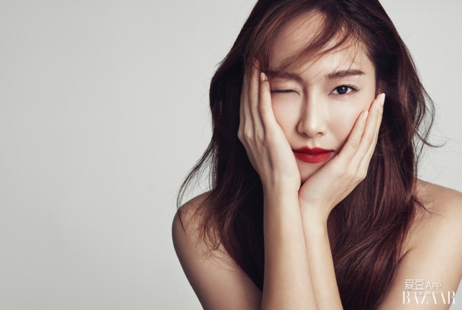 鄭秀妍最新寫真畫報公開 演繹冬日俏皮性感