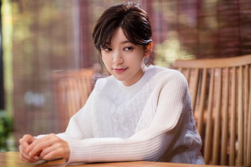 臺(tái)星郭雪芙時(shí)尚寫真曝光 溫潤(rùn)如玉又率性自然