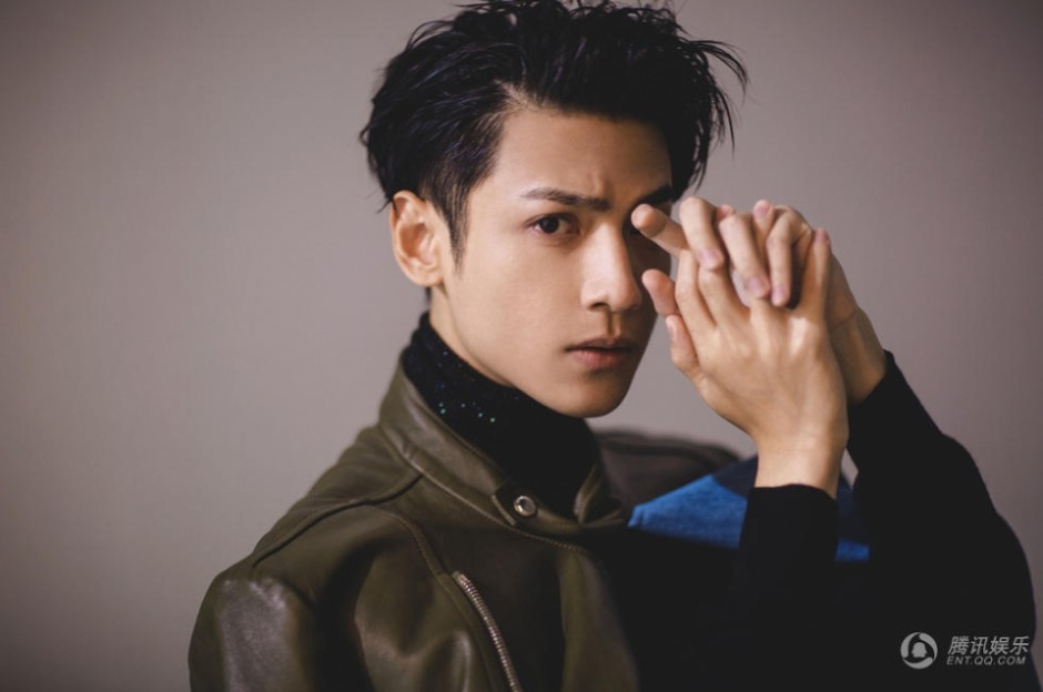 新生代小生羅云熙寫真 神情高冷而神秘