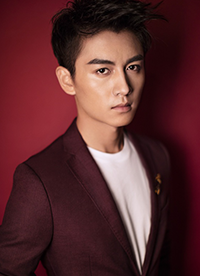 陳曉西裝寫真超時(shí)髦 目光深邃透露深沉魅力