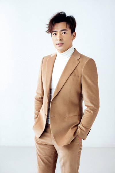 內(nèi)地男演員于波寫(xiě)真曝光 化身紳士精英