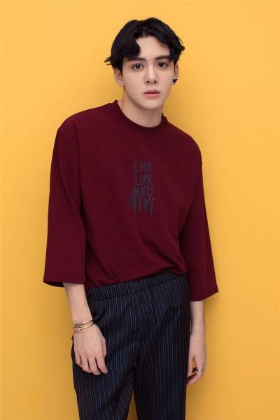 大眼仔曾舜晞最新寫真 溫暖少年定格青春姿態(tài)