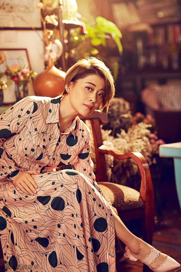 梅婷新春寫真大片曝光 溫暖如光笑容滿分