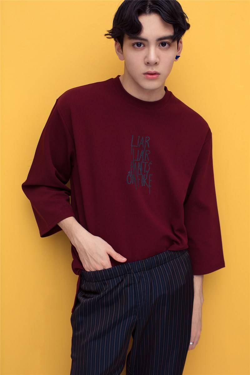 大眼仔曾舜晞最新寫真 溫暖少年定格青春姿態(tài)