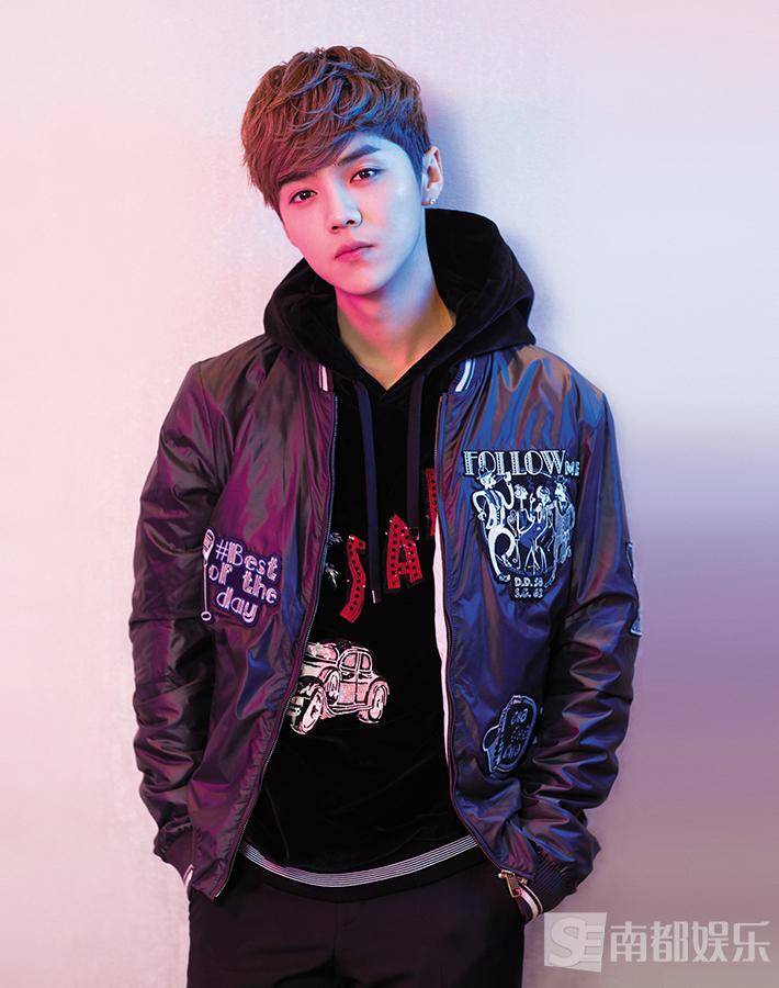 鹿晗帥氣寫真大片曝光 回眸殺撩你沒商量