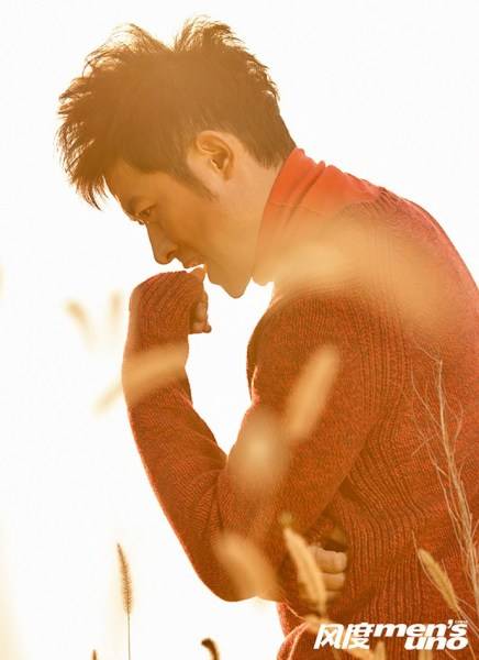 演員任泉冬日寫(xiě)真大片 不羈商務(wù)氣質(zhì)驚艷