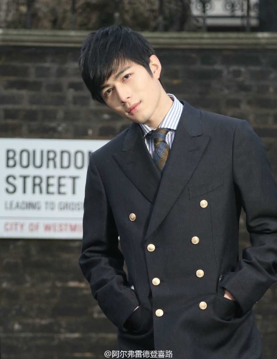 陳學(xué)冬西裝寫真圖片