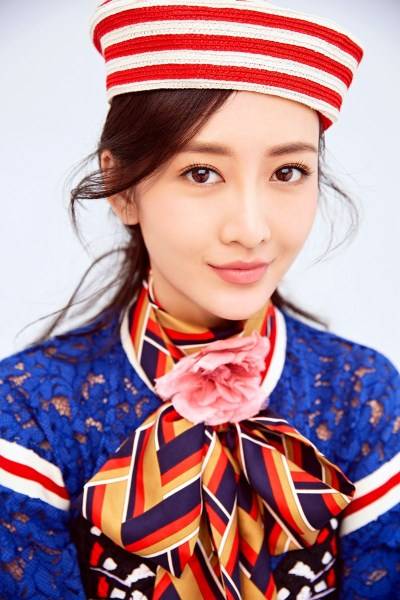 內(nèi)地演員王鷗時尚雜志寫真曝光