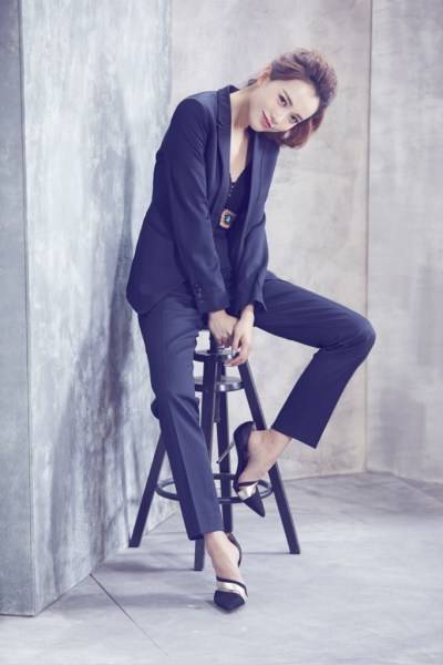 黃一琳曝最新寫真圖片 深V西裝顯&ldquo;總攻&rdquo;氣勢