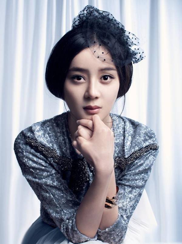 袁姍姍最新寫(xiě)真圖片 紅唇性感妖嬈復(fù)古