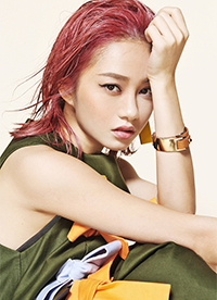 快女付夢妮時尚寫真大片 變身御女進(jìn)攻霸道界