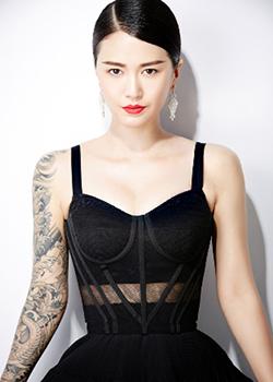 中國(guó)內(nèi)地女星譚維維內(nèi)衣寫真性感嫵媚譚維維黑色性感長(zhǎng)裙魅影