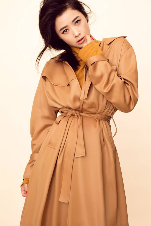 蔣欣時尚大片曝光 長款風(fēng)衣難掩優(yōu)雅氣質(zhì)