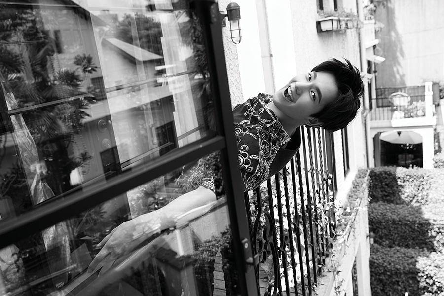 楊洋時(shí)尚寫真大片 極簡(jiǎn)造型定格青春模樣