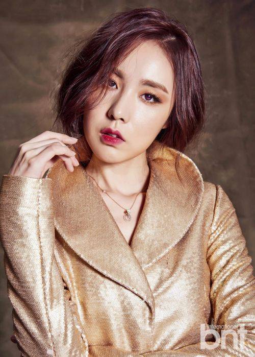 簡(jiǎn)美妍最新時(shí)尚寫(xiě)真 優(yōu)雅大氣魅力迷人