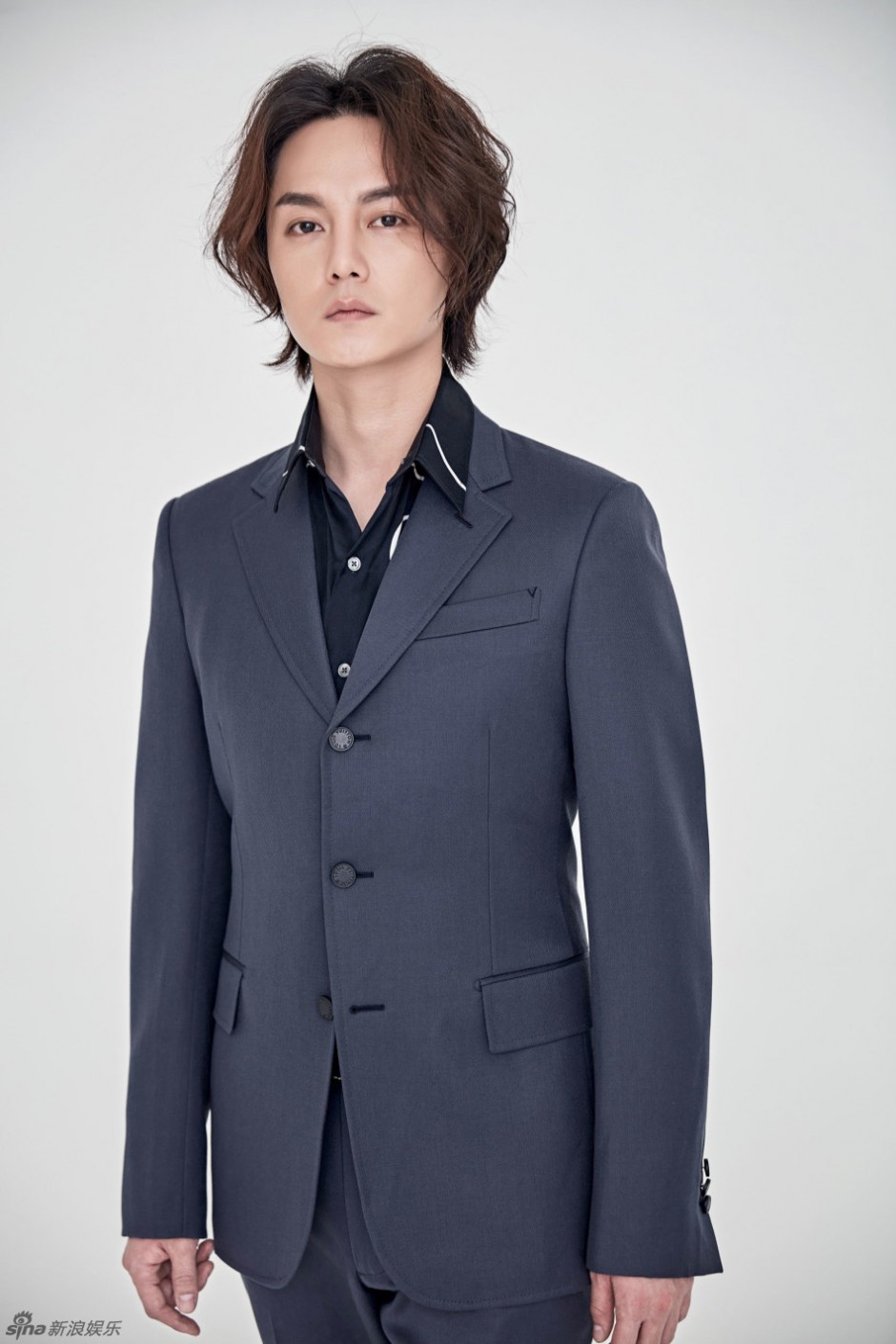 尹正西裝時(shí)尚大片曝光 變身日系型男帥氣爆表