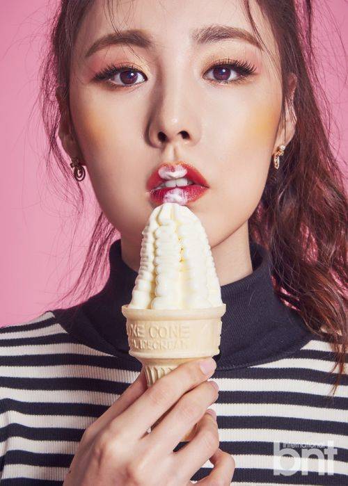 簡美妍最新時尚寫真 優(yōu)雅大氣魅力迷人