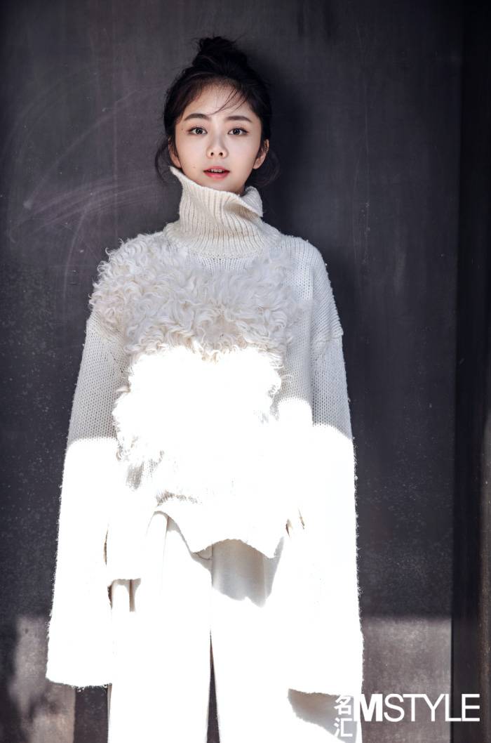 譚松韻時(shí)尚寫真大片 清新亮麗盡顯迷人風(fēng)范