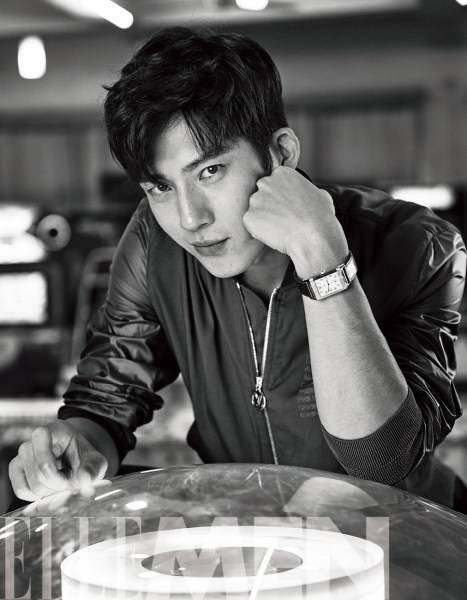 井柏然雜志封面寫真大片 演繹復古懷舊大神范兒