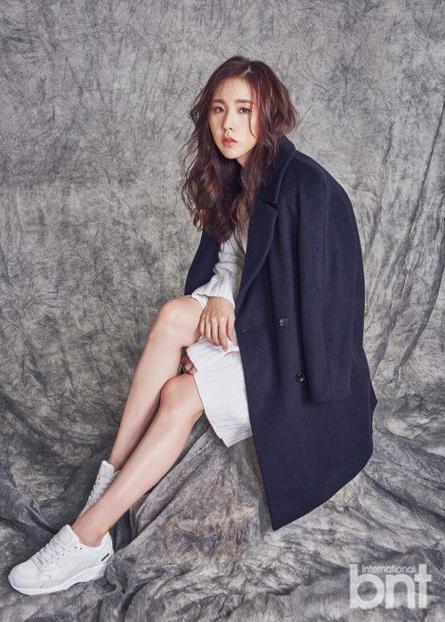 簡美妍最新時尚寫真 優(yōu)雅大氣魅力迷人