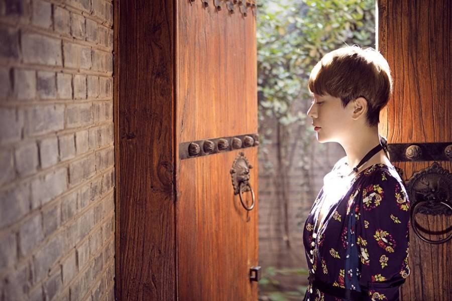 內(nèi)地演員海清寫(xiě)真照 簡(jiǎn)約空靈文藝十足