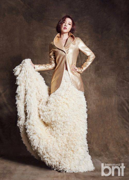 簡美妍最新時尚寫真 優(yōu)雅大氣魅力迷人