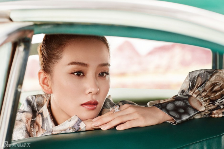 劉詩詩時尚雜志寫真大片 粉嫩優(yōu)雅美到窒息