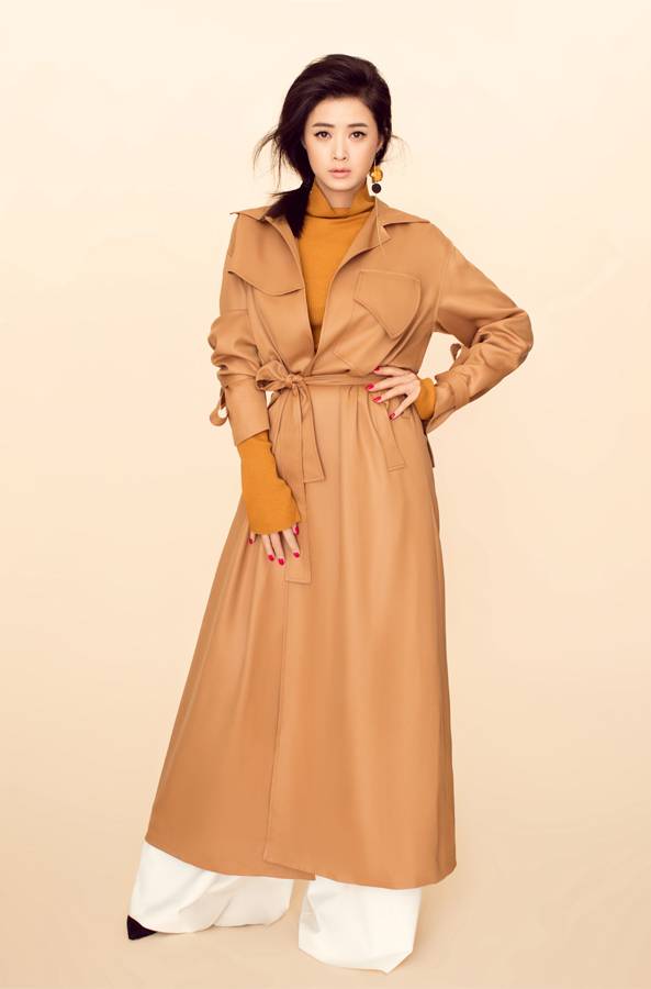 蔣欣時尚大片曝光 長款風衣難掩優(yōu)雅氣質