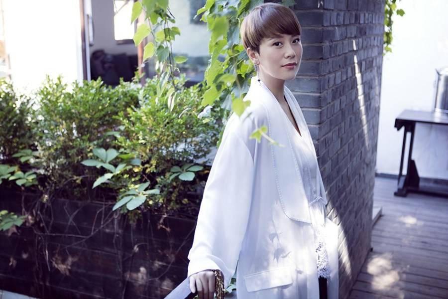 內地演員海清寫真照 簡約空靈文藝十足