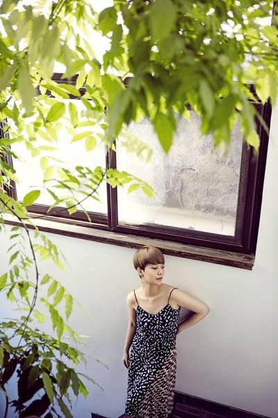 內(nèi)地演員海清寫真照 簡約空靈文藝十足