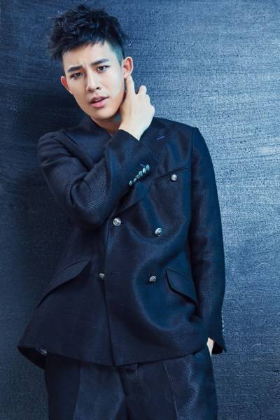 Lawrence羅倫希暗黑系寫真 盡顯雅痞風(fēng)范