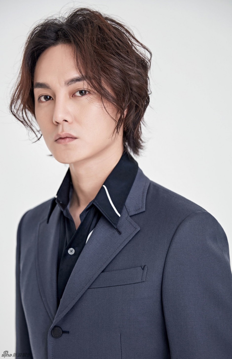 尹正西裝時(shí)尚大片曝光 變身日系型男帥氣爆表