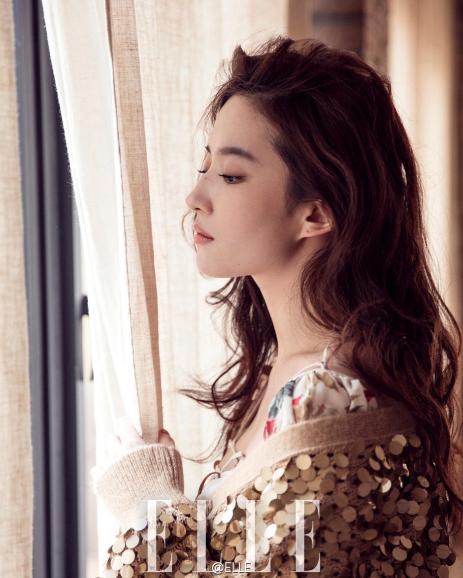 劉亦菲雜志面刊曝光 極具女人味嫵媚柔美