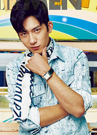 井柏然雜志封面寫真大片 演繹復(fù)古懷舊大神范兒