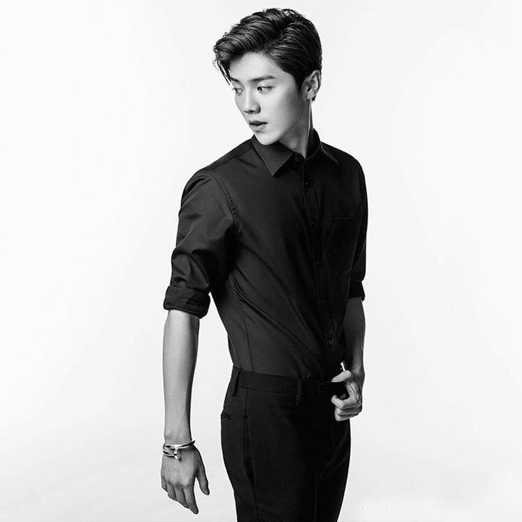 鹿晗黑白寫真時尚范十足 又被&ldquo;撩&rdquo;了