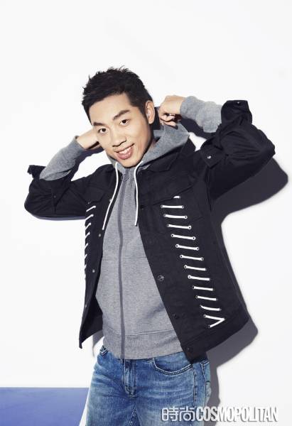 劉國(guó)梁馬龍最新寫真曝光 慘遭徒弟&ldquo;捆綁&rdquo;