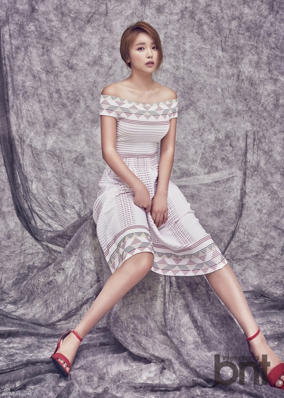 韓星洪真英性感寫(xiě)真合集 小露香肩顯迷人身材