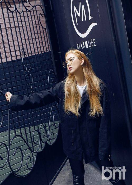 韓國歌手Unpretty Janey寫真 金色長發(fā)凸顯氣質(zhì)