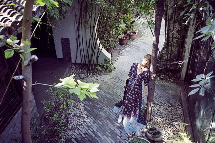 內(nèi)地演員海清寫真照 簡約空靈文藝十足