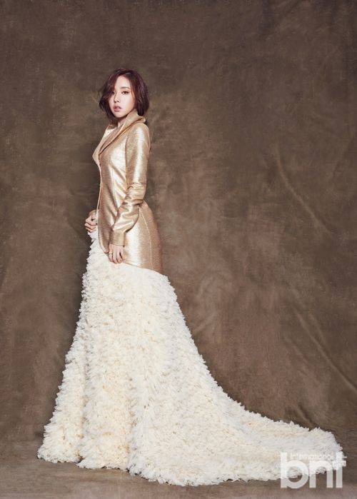 簡(jiǎn)美妍最新時(shí)尚寫(xiě)真 優(yōu)雅大氣魅力迷人