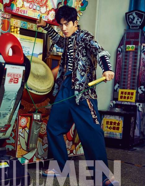 井柏然雜志封面寫真大片 演繹復(fù)古懷舊大神范兒