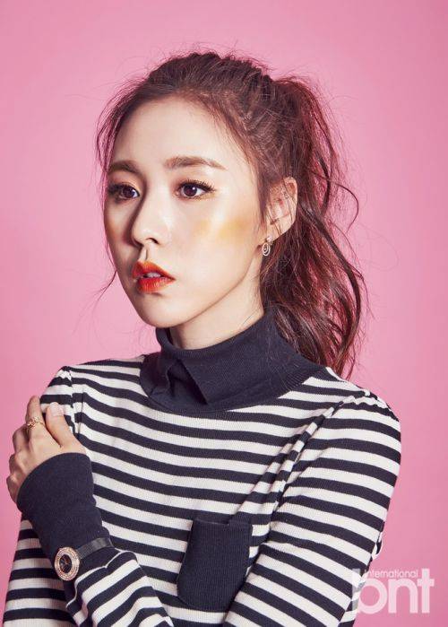 簡美妍最新時尚寫真 優(yōu)雅大氣魅力迷人