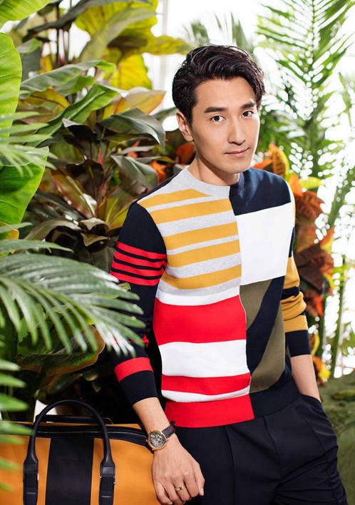 趙又廷時尚寫真圖片 濃濃秋意顯暖男氣質(zhì)