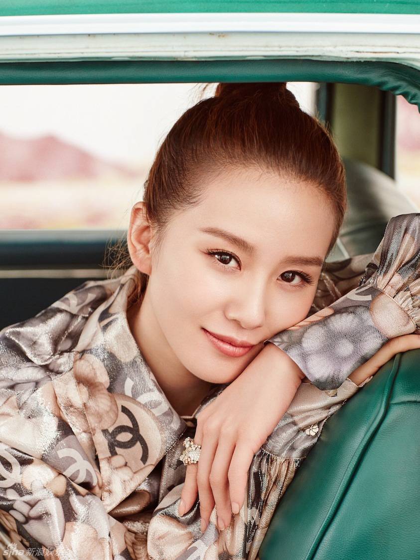 劉詩詩時尚雜志寫真大片 粉嫩優(yōu)雅美到窒息