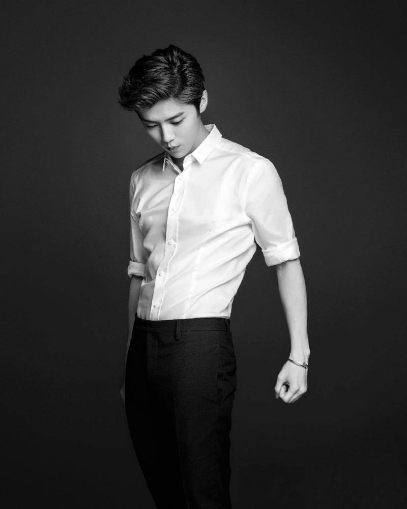 鹿晗黑白寫真時尚范十足 又被&ldquo;撩&rdquo;了