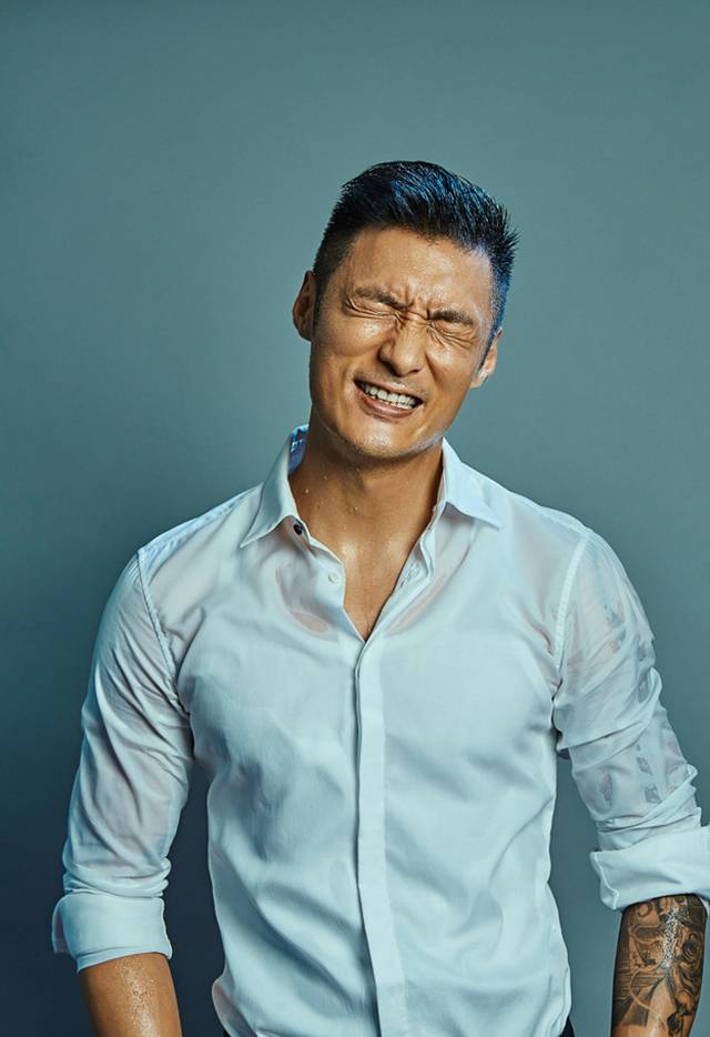 余文樂雜志寫真大片 雅痞冷峻顯型男范兒