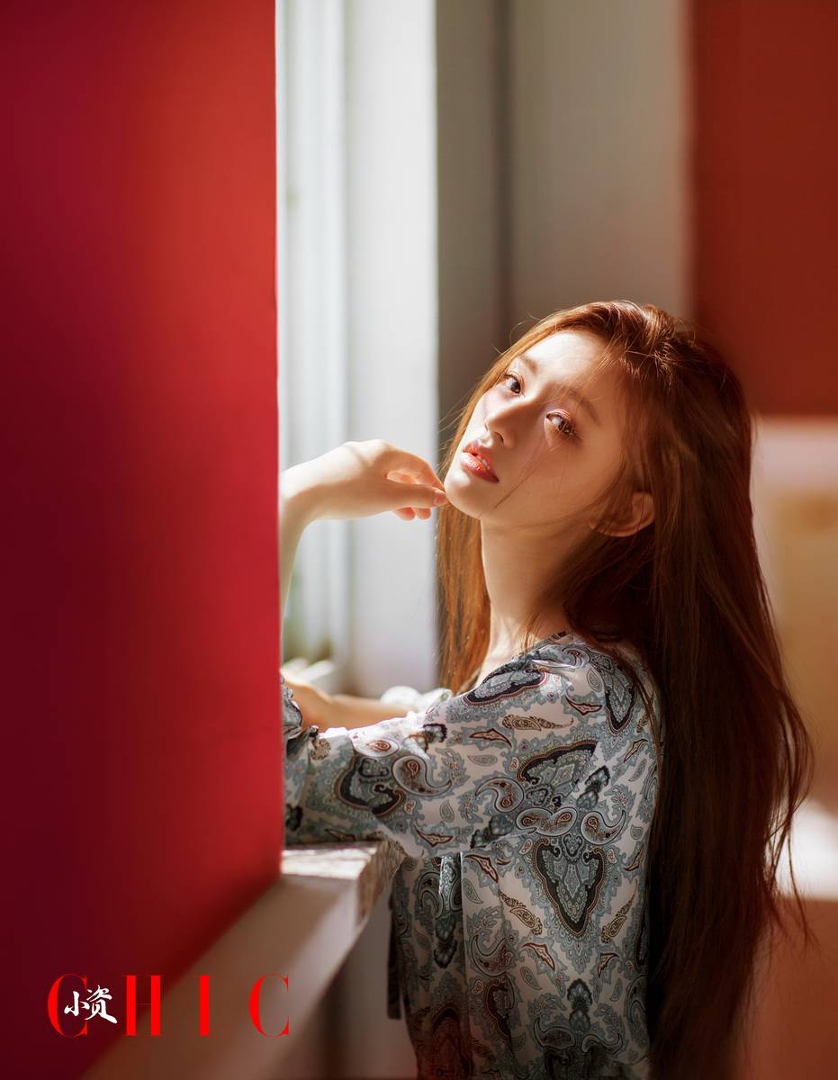 林允兒雜志封面照片 變身都市時(shí)尚摩登女郎