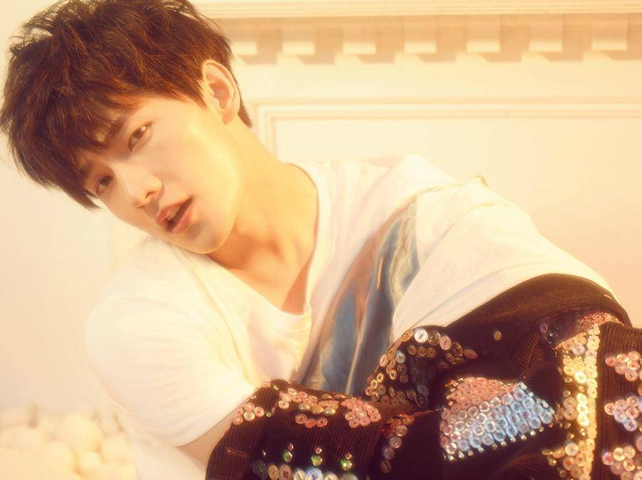 楊洋時尚寫真大片 極簡造型定格青春模樣