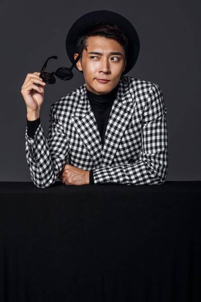 張丹峰最新寫真大片 時(shí)尚型男魅力十足